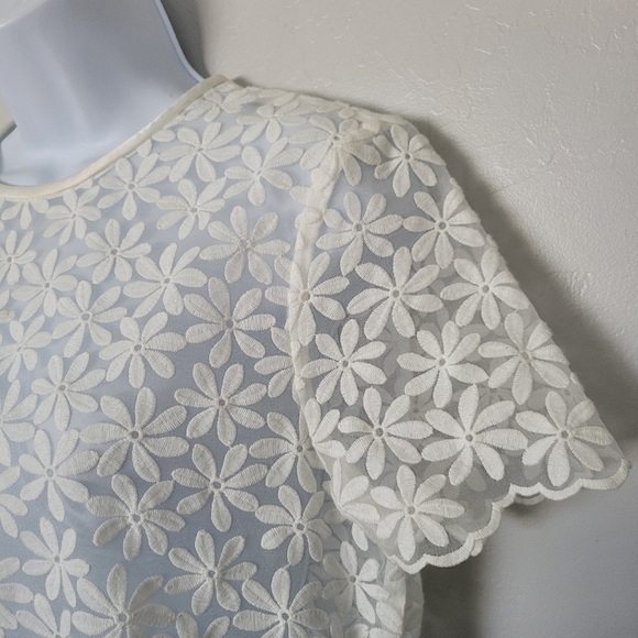 Kate Spade Women's 10 White Short Sleeve Blouse Embroidered Floral Top Sheer - Picture 2 of 9